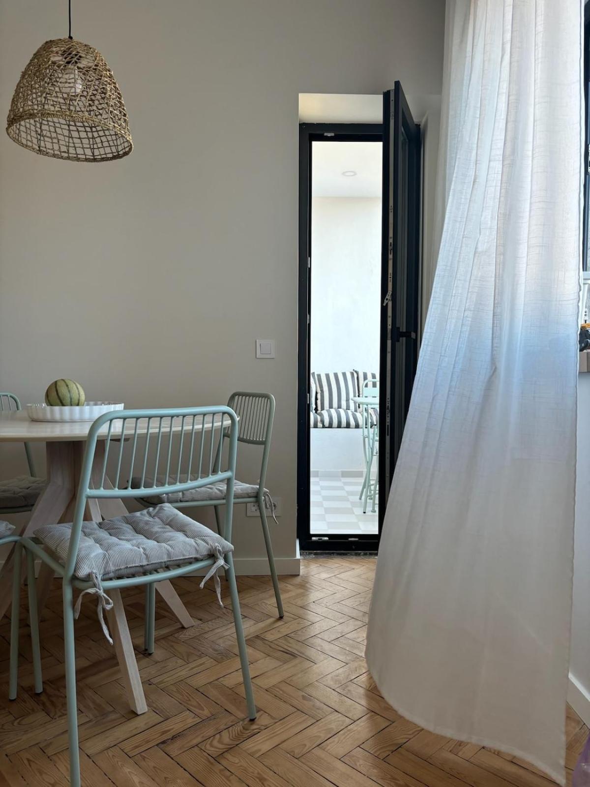 Apartment Rookiec Two Bedroom Peaceful Location Old Town Ac Cascais