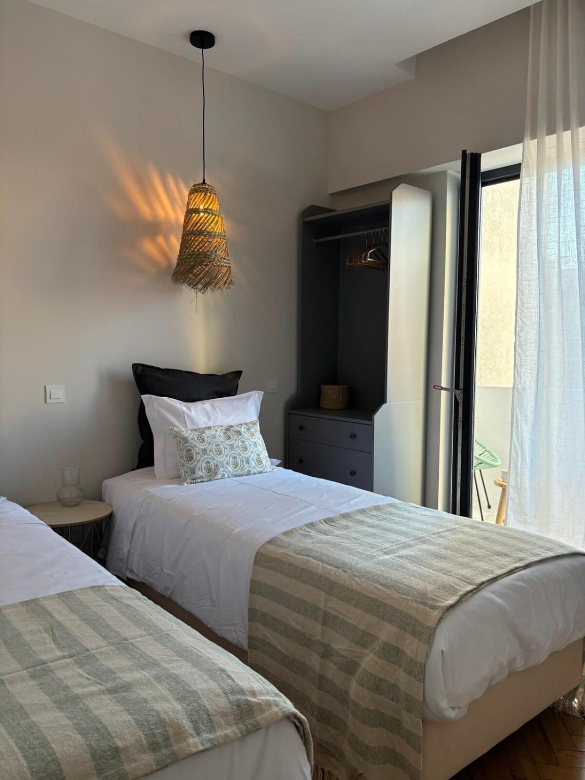 Rookiec Two Bedroom Peaceful Location Old Town Ac Apartment Cascais